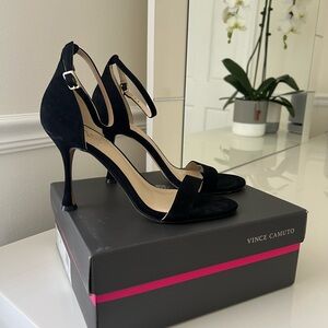NEW W/ BOX, VINCE CAMUTO SUEDE HEELS, Black, 8